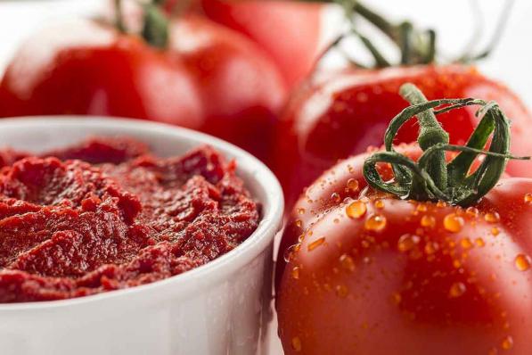 Making tomato Paste with Fresh and Red Tomatoes at Home 