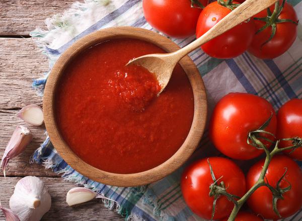 Sale of tomato Paste with Fresh Tomatoes